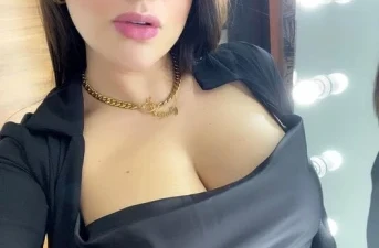 Charmante coquine de Toulouse cherche mec pour jeux de rôles sexuels