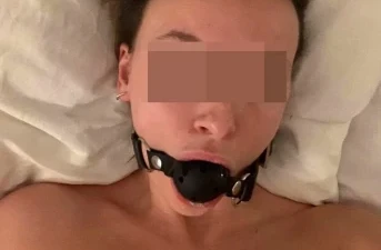 F sоumіsе dе Сrétеіl amatrice dе bâіllоn s'оffrе аuх dominateurs BDSM expérimentés